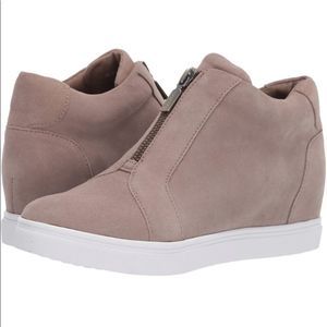 BLONDO Glenda Wedge Zip Up Sneaker Shoes 9